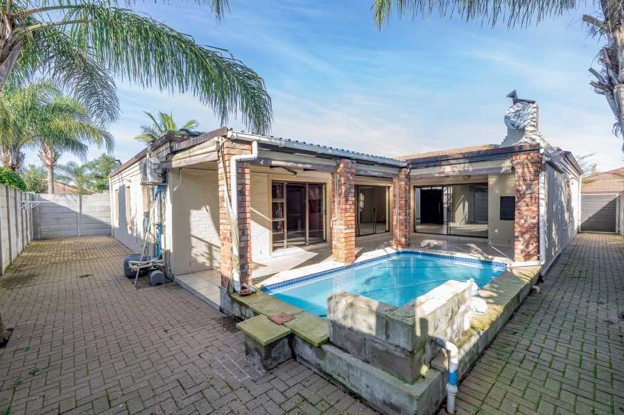 4 Bedroom Property for Sale in Sonkring Western Cape
